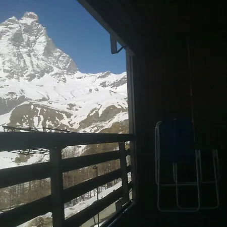 Cervinia On The Slopes With Magnificent Views Of The Matterhorn بيريوِل تْشيرفينيا